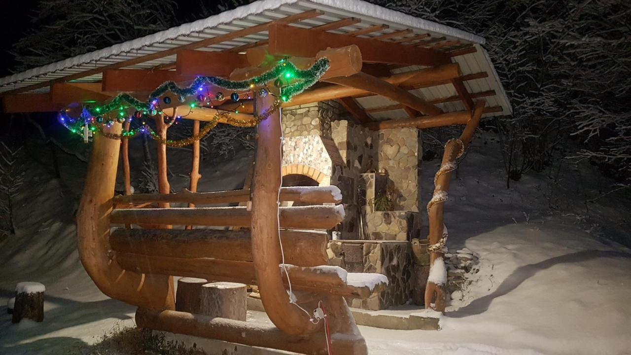 У Медовому Раю Villa Rostoka  Luaran gambar