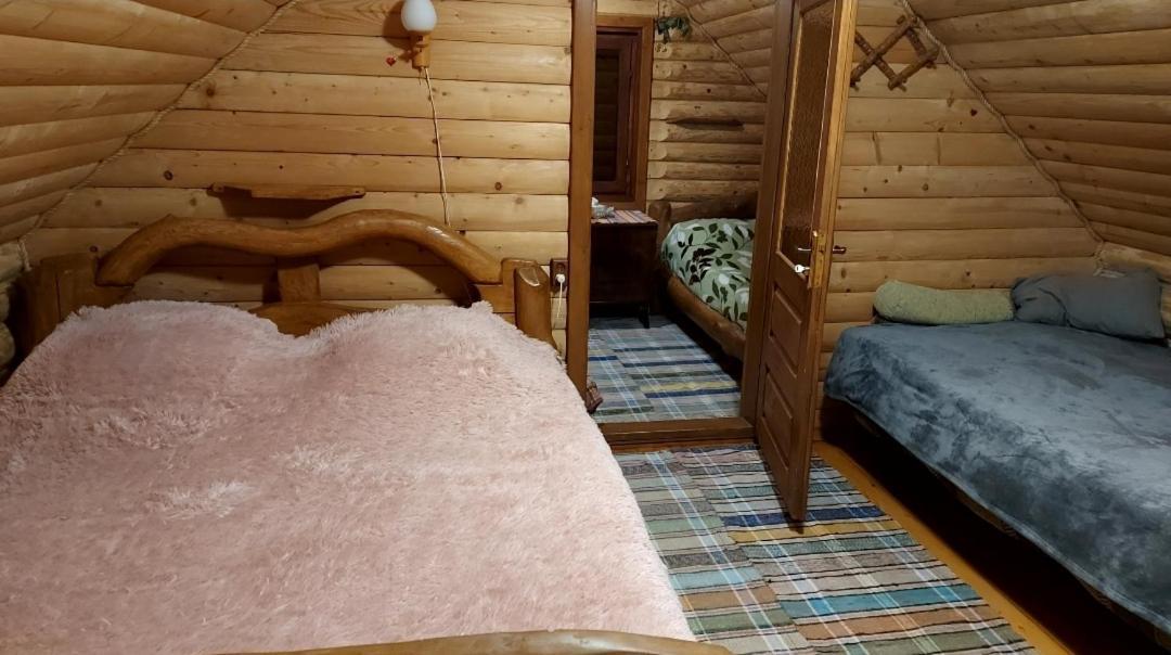 У Медовому Раю Villa Rostoka  Luaran gambar